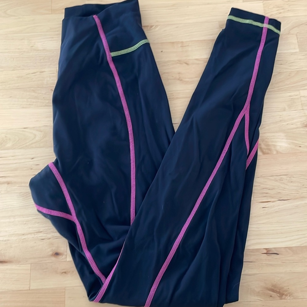 EUC BUFFBUNNY LOCHNESS BLACK LEGGINGS WITH PINK INSEAMS SIZE SMALL